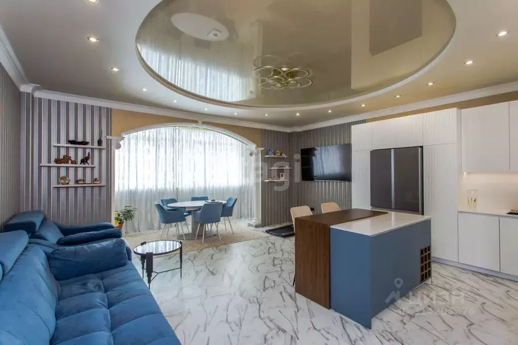 2-к кв. Приморский край, Владивосток ул. Кирова, 25Е (73.3 м) - Фото 0