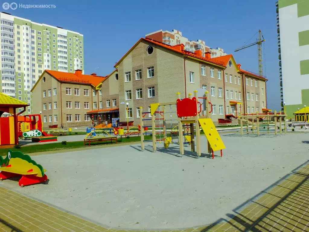 3-комнатная квартира: Курск, проспект Анатолия Дериглазова, 111 (77 м) - Фото 1