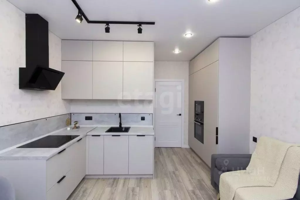 1-к кв. Тюменская область, Тюмень Новгородская ул., 20 (41.6 м) - Фото 0