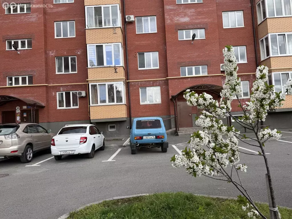 3-комнатная квартира: Владикавказ, улица Хадарцева, 37 (92 м) - Фото 1