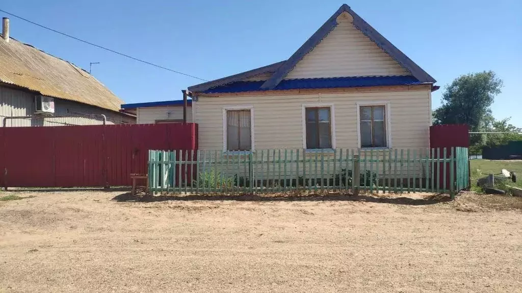 Дом в Астраханская область, Лиманский район, с. Судачье ул. Тимонина, ... - Фото 1