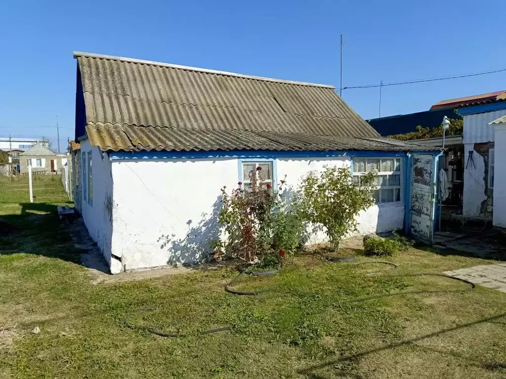Дом в Краснодарский край, Темрюкский район, Ахтанизовское с/пос, пос. ... - Фото 1