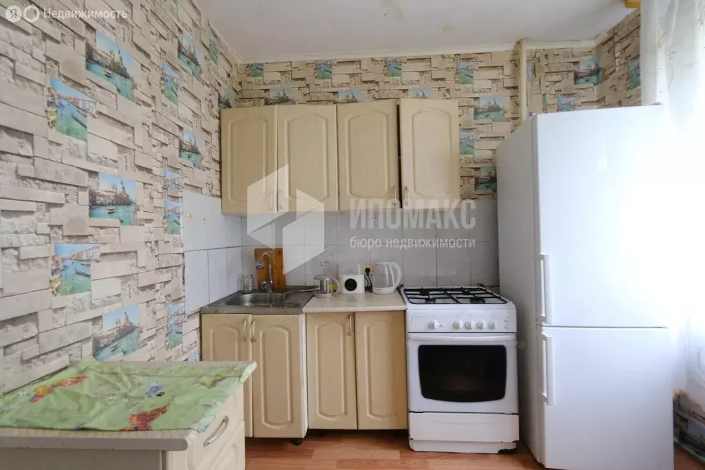 3-комнатная квартира: посёлок городского типа Калининец, 265 (67 м) - Фото 1