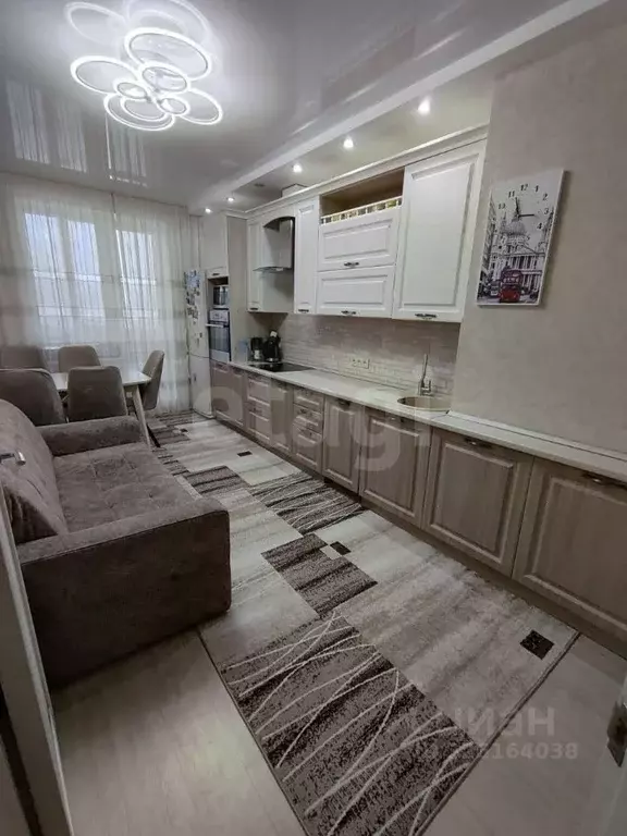 2-к кв. Омская область, Омск просп. Комарова, 15к3 (71.0 м) - Фото 1