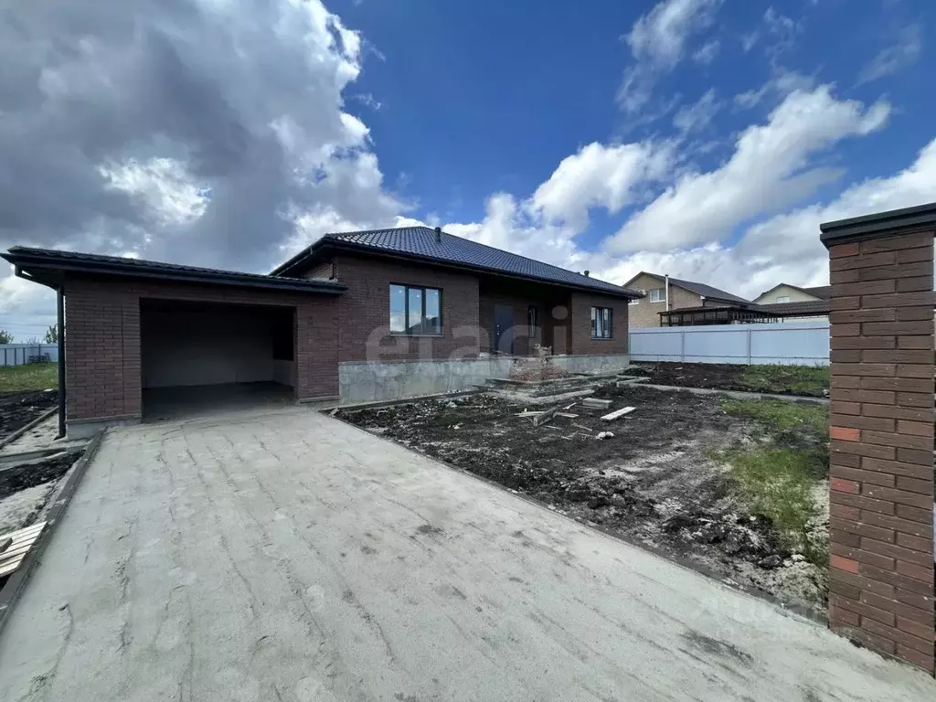 Дом в Белгородская область, Белгород ул. Грайворонская, 17 (200 м) - Фото 1