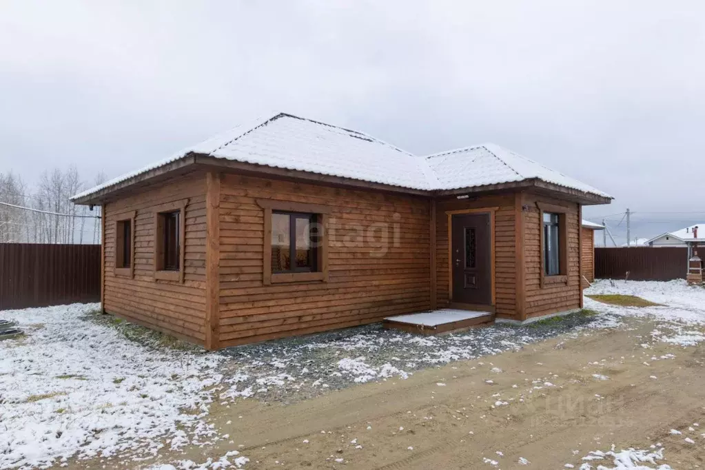 Дом в Тюменская область, Тюменский муниципальный округ, с. Чикча, ... - Фото 1