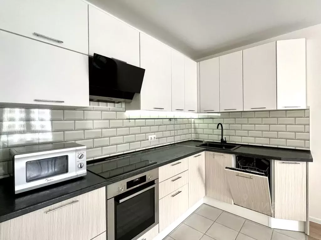 2-к кв. Москва ул. Саларьевская, 16к3 (71.8 м) - Фото 1