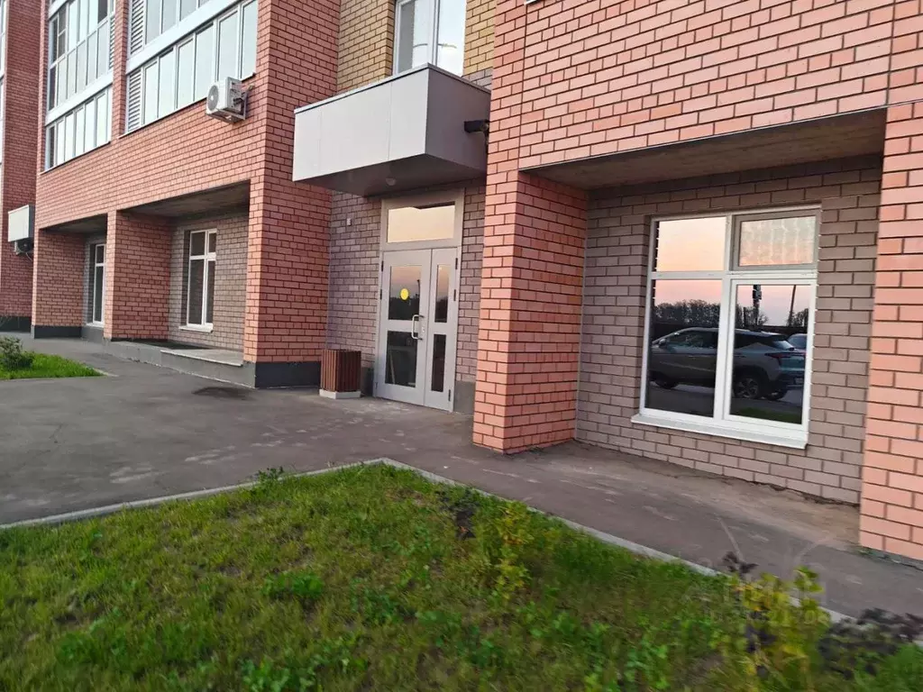 Торговая площадь в Татарстан, Казань ул. Виктора Сажинова, 7/11 (43 м) - Фото 1