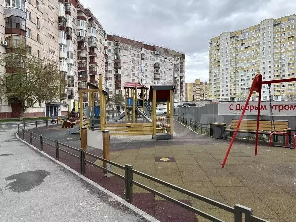 3-комнатная квартира: Тюмень, улица Муравленко, 9 (75.4 м) - Фото 1