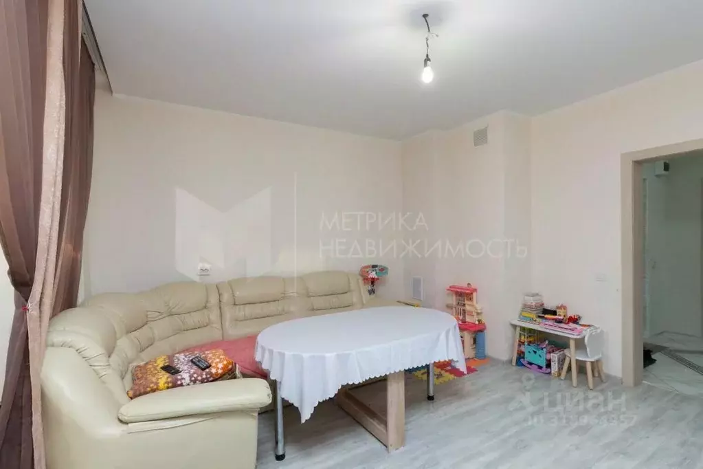 1-к кв. Тюменская область, Тюмень Велижанская ул., 68 (49.2 м) - Фото 0
