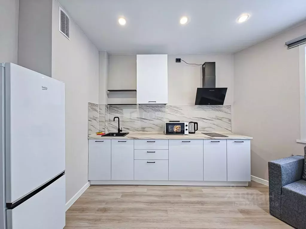 2-к кв. Новосибирская область, Новосибирск Закаменский мкр, 13 (42.0 ... - Фото 1