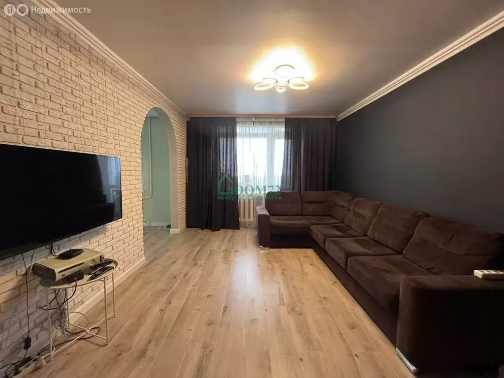 3-комнатная квартира: Тобольск, 10-й микрорайон, 26 (77.5 м) - Фото 0