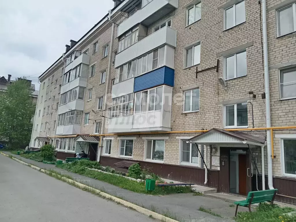 Доля в 2-к. квартире, 42 м, 1/5 эт. - Фото 0