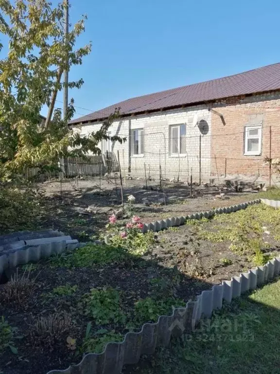 Дом в Саратовская область, Воскресенский район, Синодское ... - Фото 1