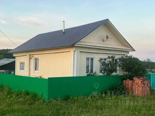 Дом в Башкортостан, Нуримановский район, Новокулевский сельсовет, д. ... - Фото 1