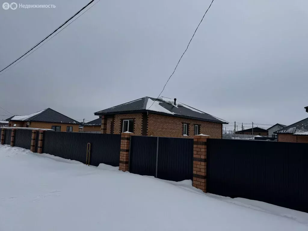 Дом в Оренбургский район, Сергиевский сельсовет, село Приютово, ... - Фото 1