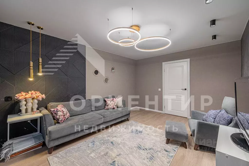 3-к кв. Свердловская область, Екатеринбург ул. Рощинская, 44 (72.0 м) - Фото 1