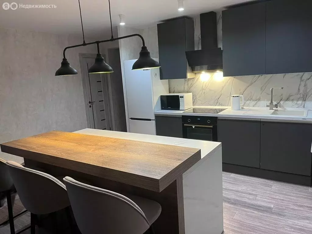 2-комнатная квартира: Тюмень, улица Газовиков, 2 (89.9 м) - Фото 1