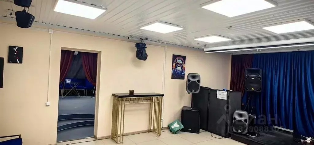 Торговая площадь в Краснодарский край, Лабинск ул. Победы, 304 (159 м) - Фото 2