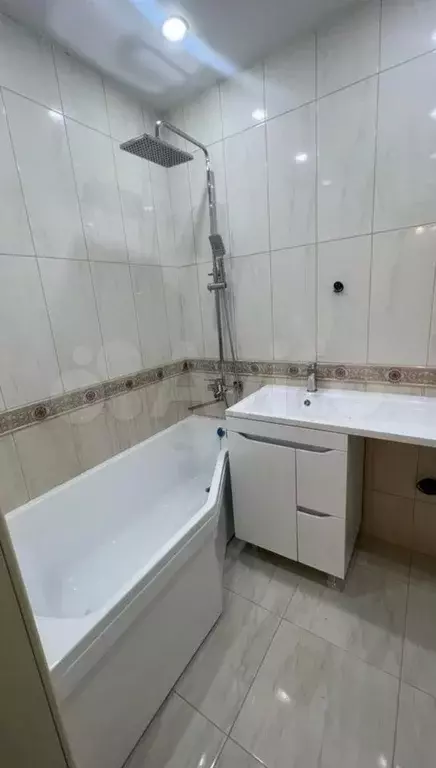 2-к. квартира, 68 м, 1/10 эт. - Фото 1