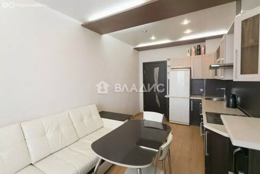 2-комнатная квартира: Благовещенск, улица Калинина, 4 (72.4 м) - Фото 1