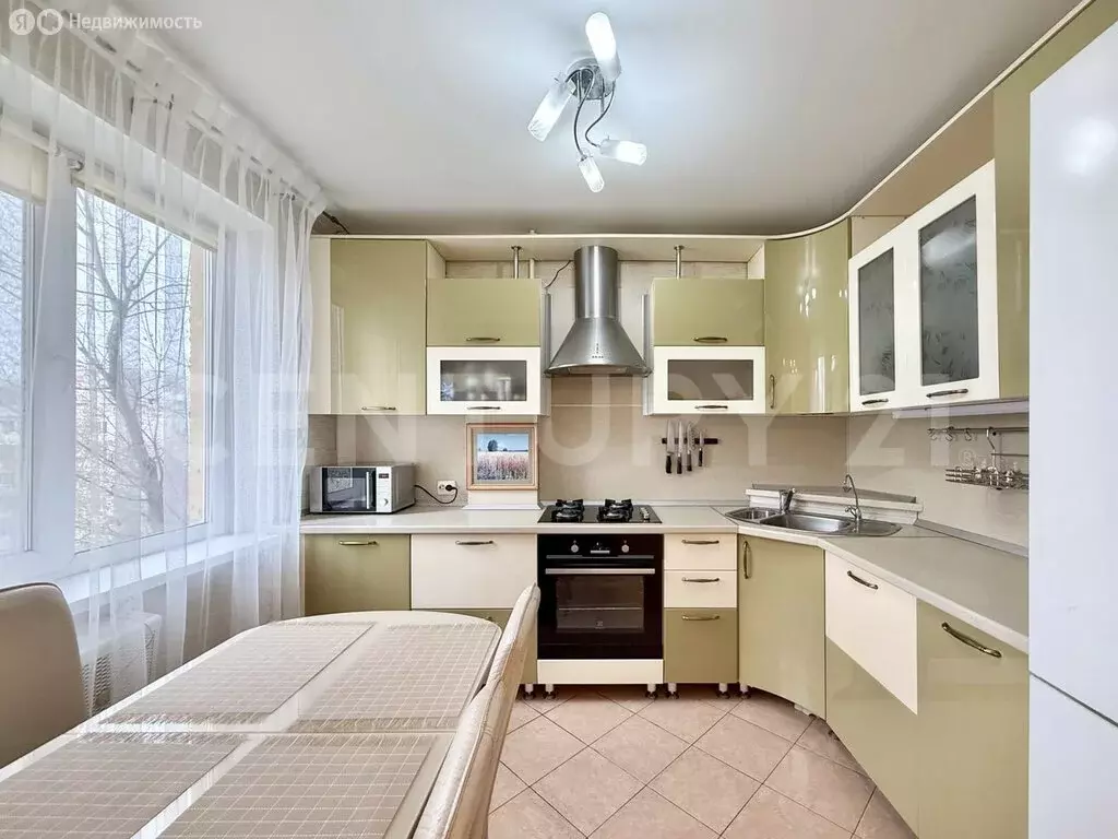 1-комнатная квартира: Чебоксары, улица Гузовского, 23 (70.2 м) - Фото 1