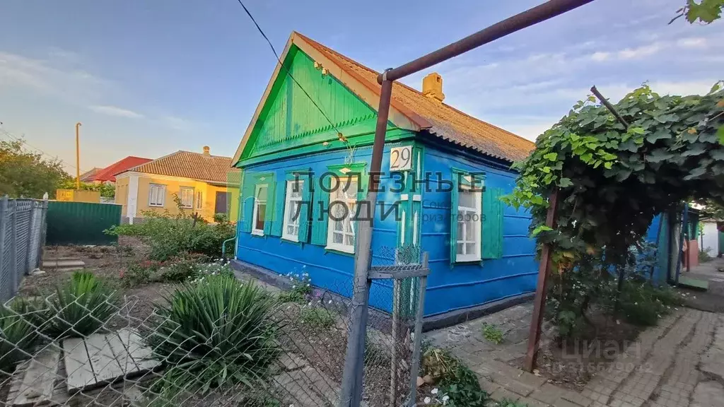 Дом в Краснодарский край, Каневская ст-ца ул. Лермонтова, 29 (50 м) - Фото 0