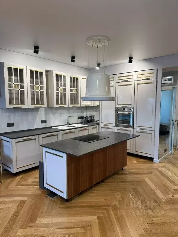 3-к кв. Сахалинская область, Южно-Сахалинск Горная ул., 8к4 (90.0 м) - Фото 0