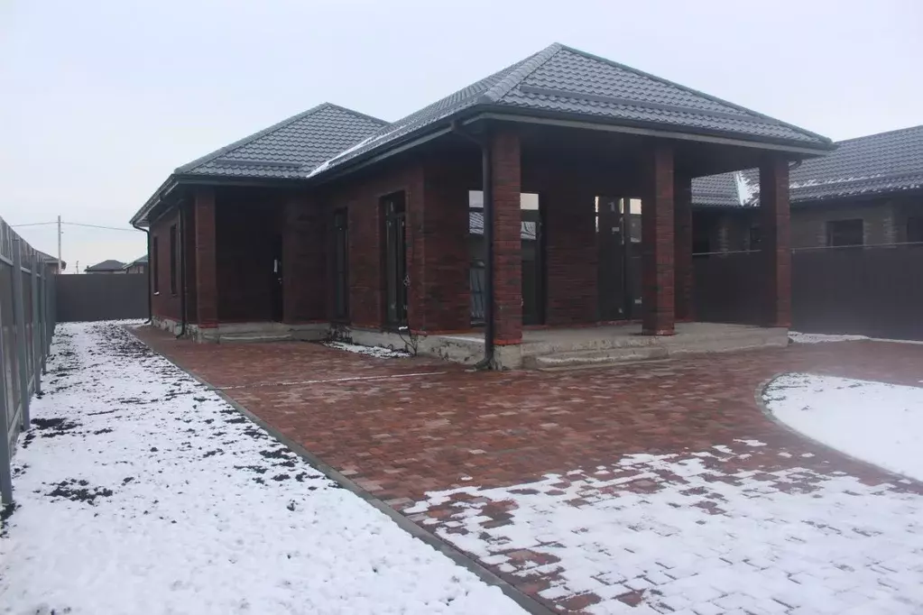 Дом в Краснодарский край, Краснодар пос. Березовый, ул. Имени Атамана ... - Фото 1