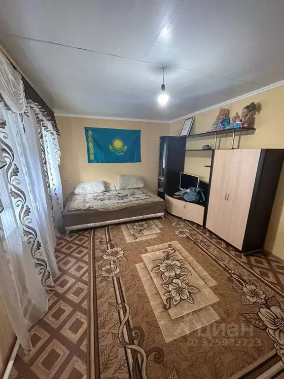 Дом в Оренбургская область, Домбаровский сельсовет, с. Домбаровка  (72 ... - Фото 1