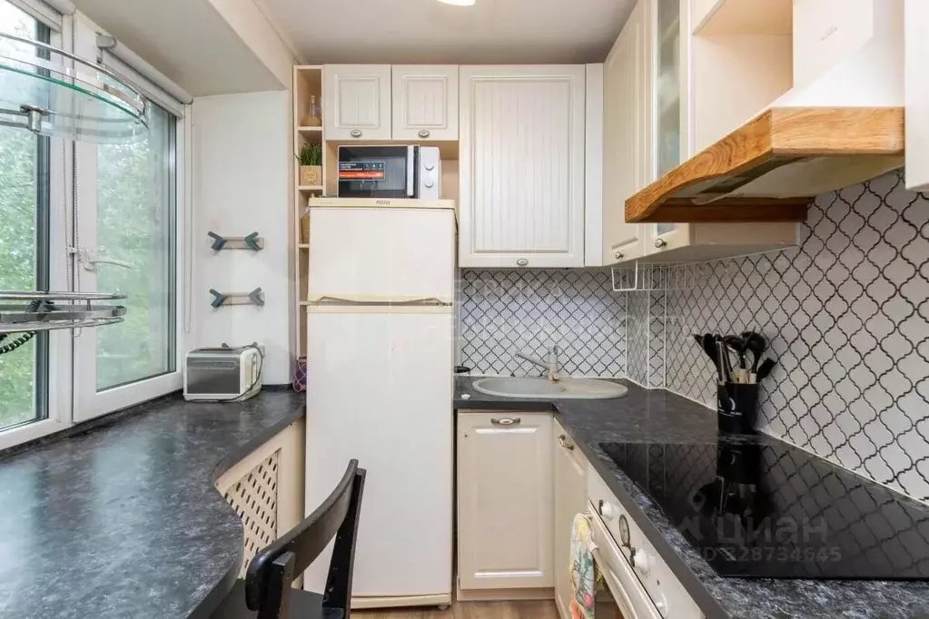 2-к кв. Тюменская область, Тюмень Антипино мкр, ул. Буденного, 6 (43.7 ... - Фото 1