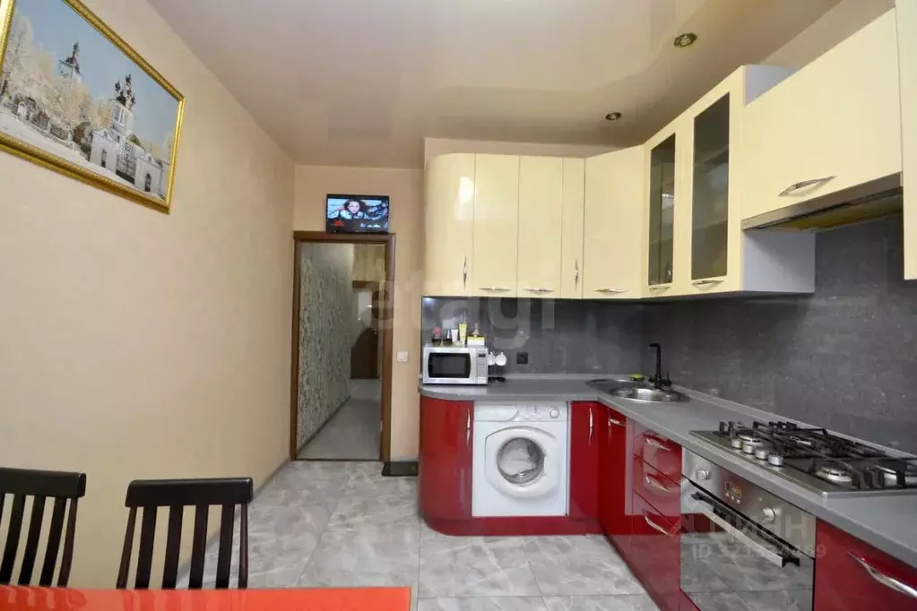 2-к кв. Саха (Якутия), Якутск ул. Кирова, 31/4А (69.0 м) - Фото 0