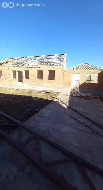 Дом в село Долаково, улица И.М. Мусиева (100 м) - Фото 1