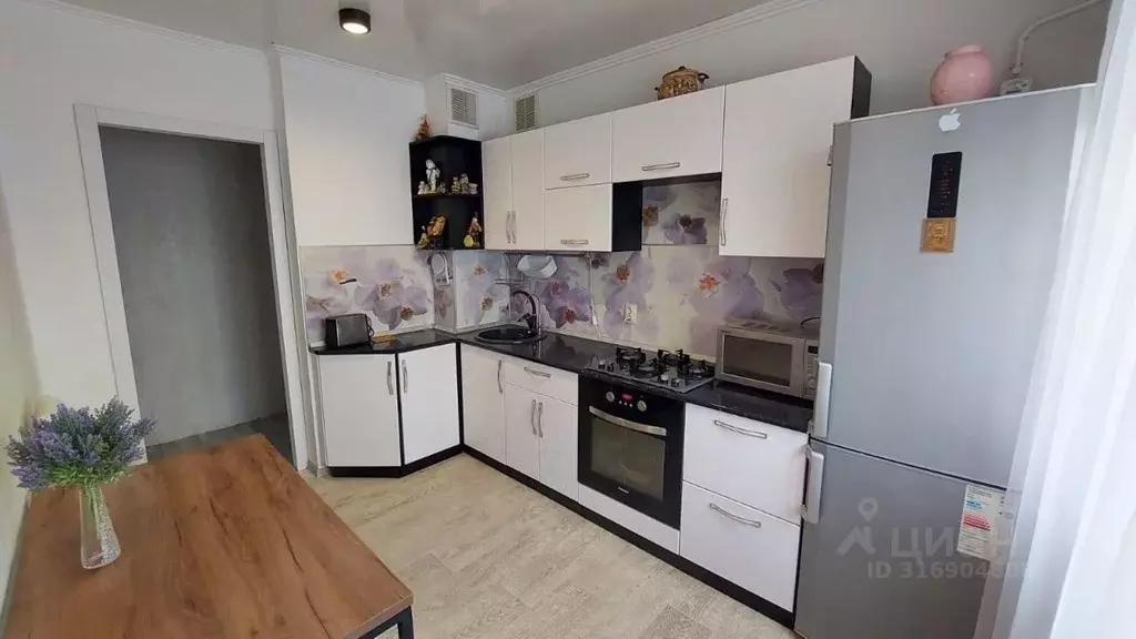 3-к кв. Татарстан, Нижнекамск ул. Фикрята Табеева, 15 (69.0 м) - Фото 0