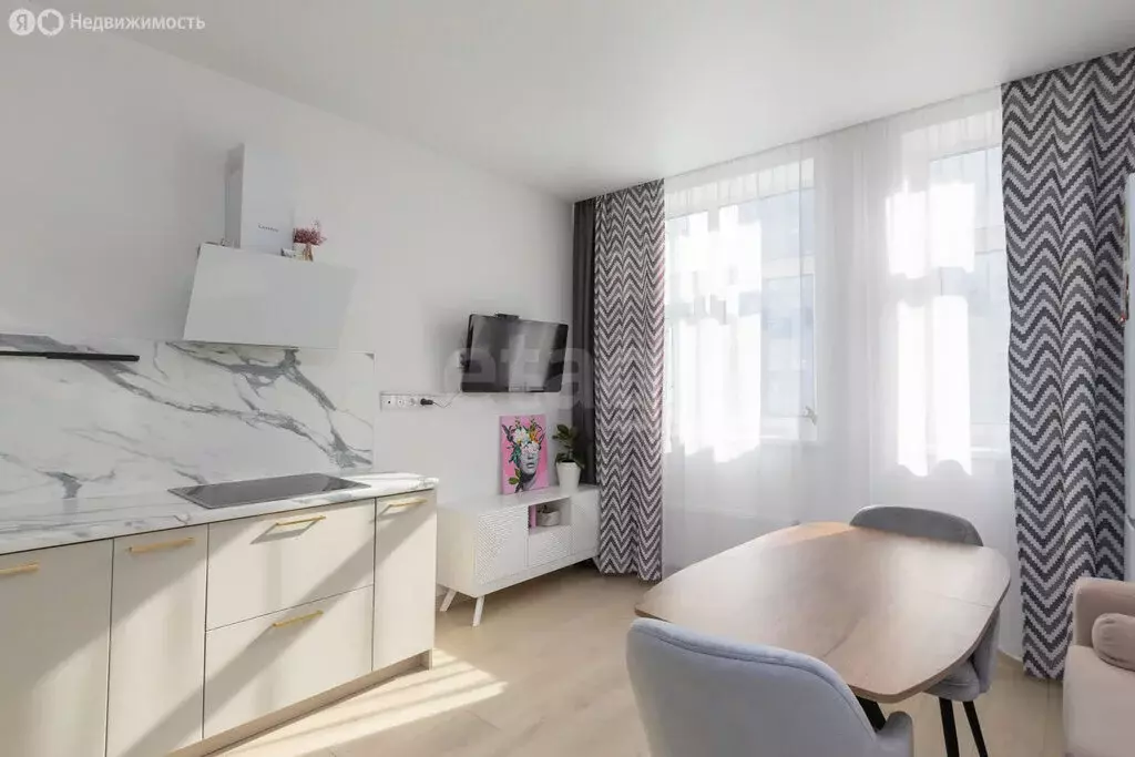 1-комнатная квартира: Тюмень, улица Тимофея Чаркова, 87 (33.1 м) - Фото 2