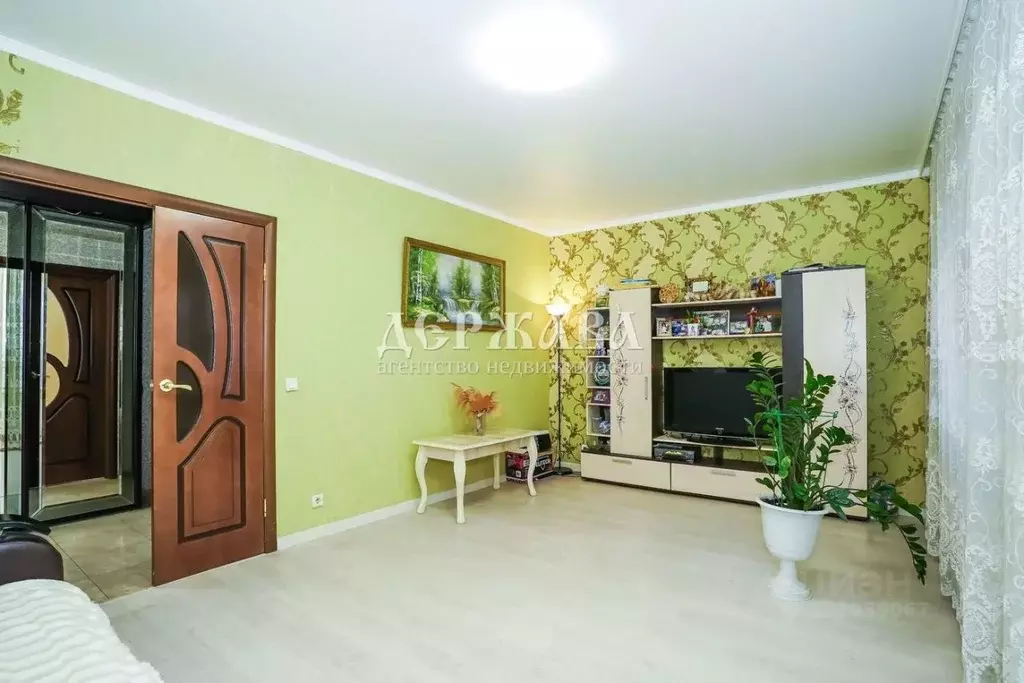 2-к кв. Белгородская область, Старый Оскол Космос мкр, 14 (64.2 м) - Фото 2