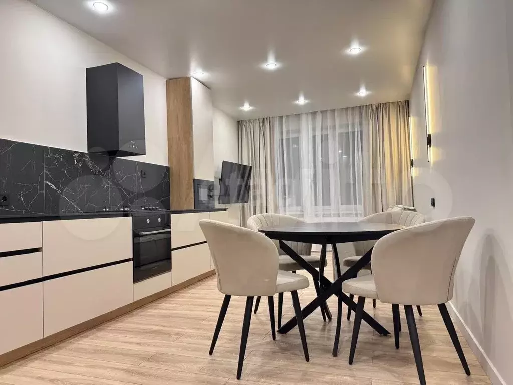 2-к. квартира, 70 м, 10/10 эт. - Фото 1