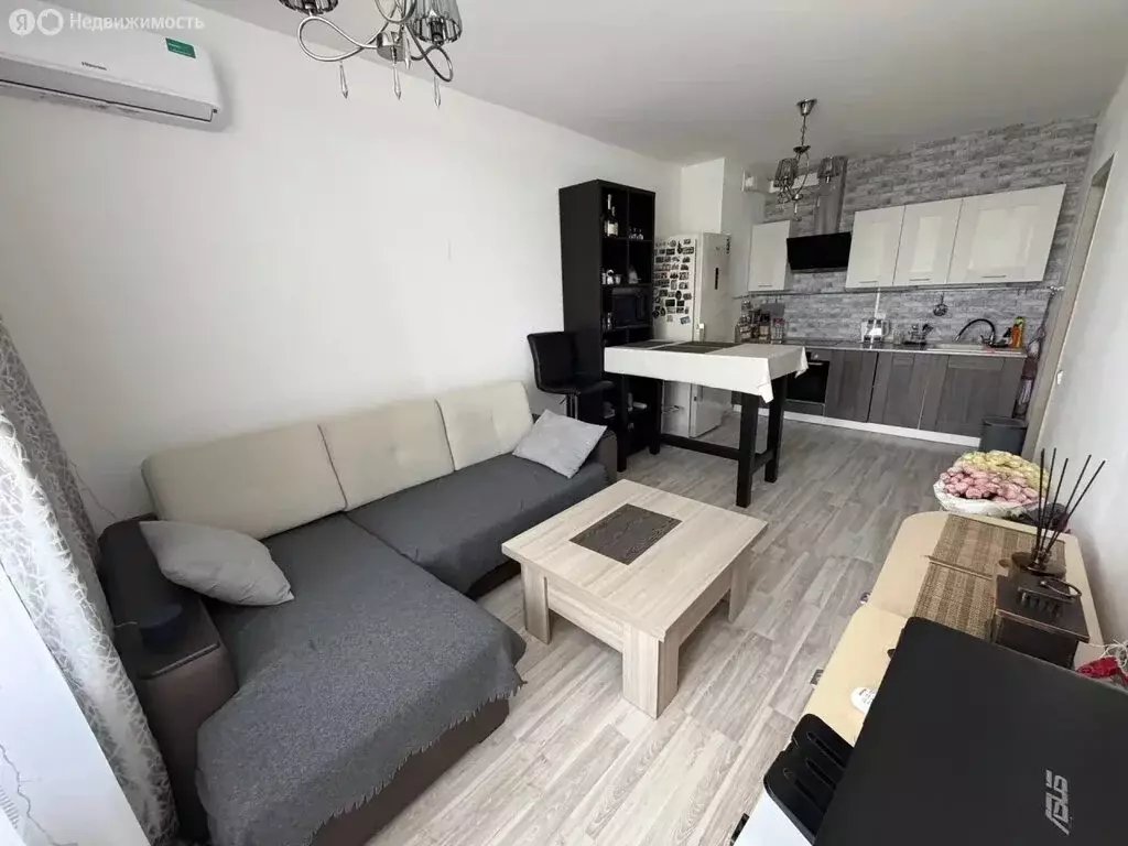 2-комнатная квартира: Екатеринбург, улица Евгения Савкова, 4 (56 м) - Фото 1