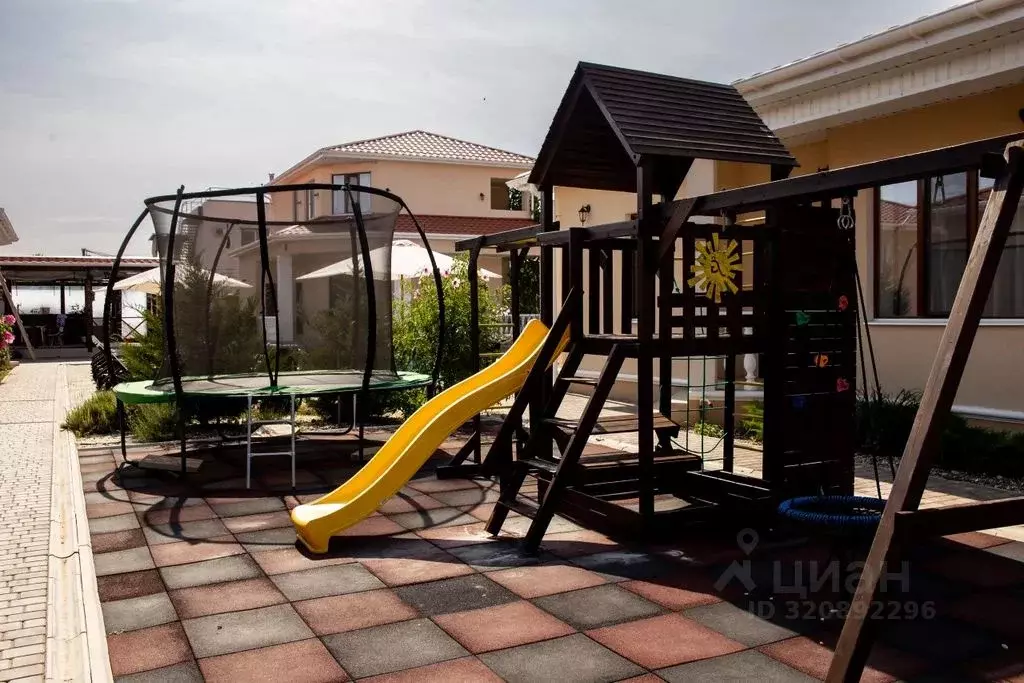 Дом в Крым, Сакский район, Молочненское с/пос, с. Витино ул. ... - Фото 1