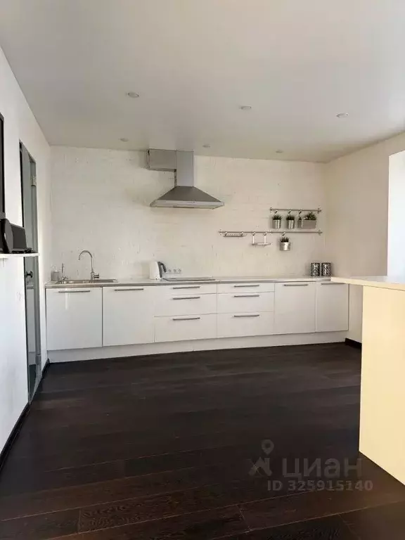 Студия Свердловская область, Екатеринбург ул. Союзная, 6 (38.8 м) - Фото 1