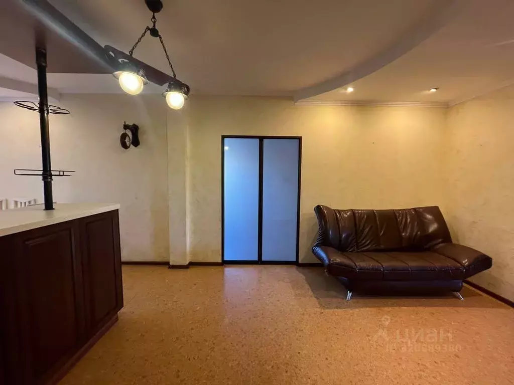 3-к кв. Саратовская область, Саратов Валовая ул., 30/32 (109.6 м) - Фото 1