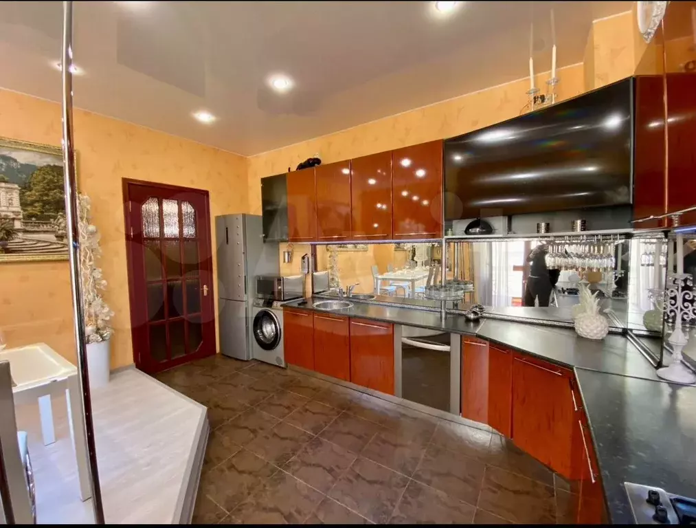 3-к. квартира, 110 м, 3/6 эт. - Фото 1