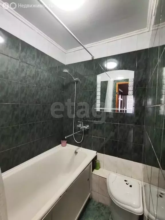 3-комнатная квартира: Барнаул, улица Сухэ-Батора, 9 (59.3 м) - Фото 1