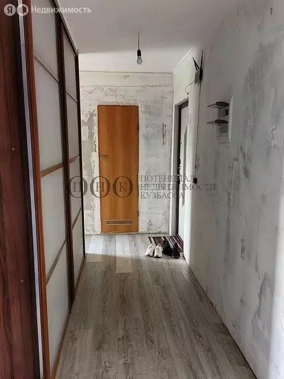 3-комнатная квартира: Кемерово, проспект Ленина, 150А (60 м) - Фото 1