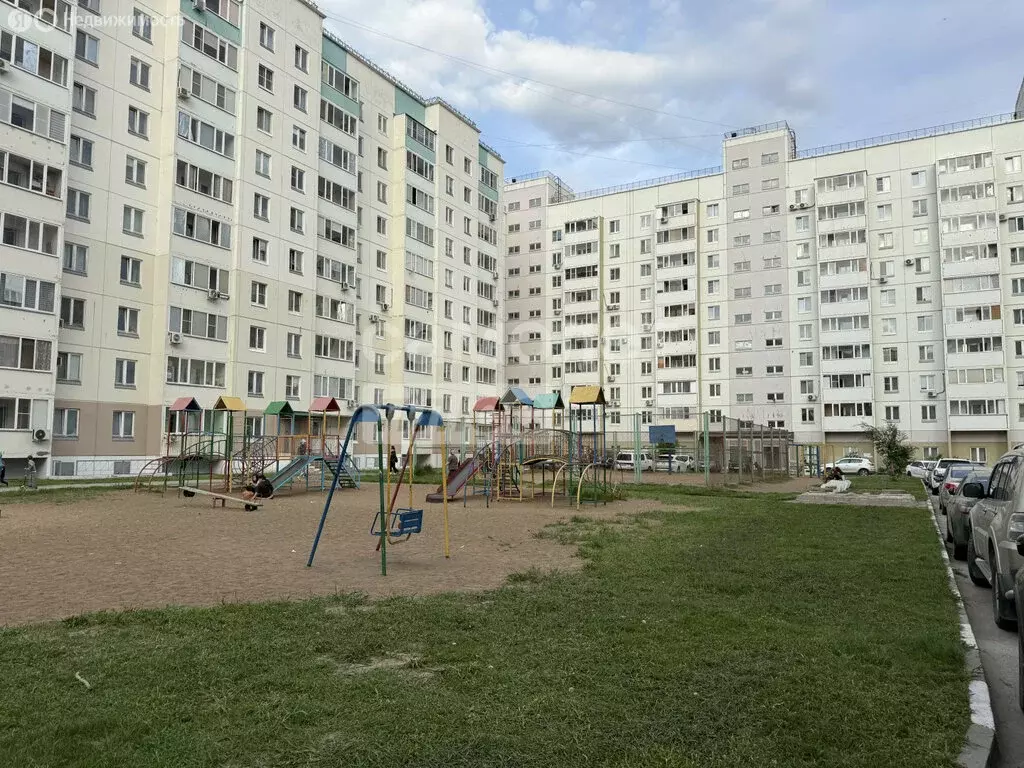 3-комнатная квартира: Омск, Куломзинская улица, 64к4 (81.9 м) - Фото 1