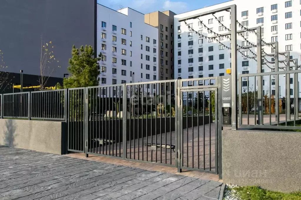 2-к кв. Тюменская область, Тюмень ул. Республики, 204к10 (73.3 м) - Фото 1