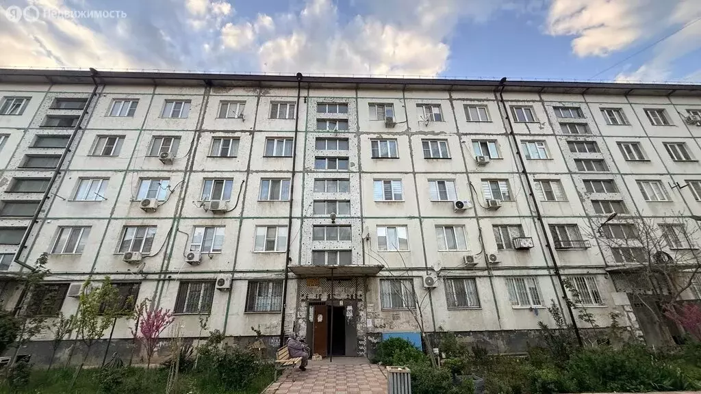 2-комнатная квартира: Махачкала, проспект Имама Шамиля, 4А (56 м) - Фото 1