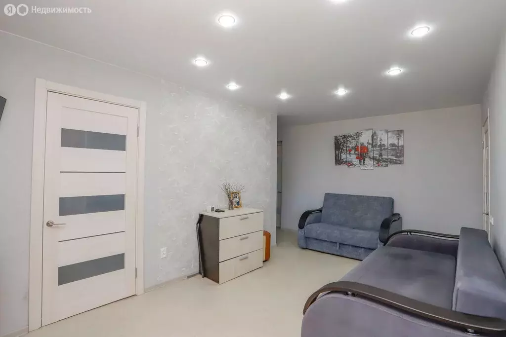 3-комнатная квартира: Иркутск, улица Красных Мадьяр, 133 (55 м) - Фото 0