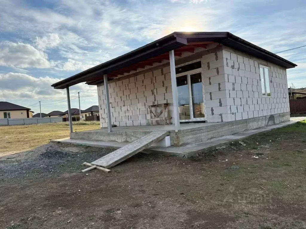 Дом в Крым, Симферопольский район, Чистенское с/пос, с. Новозбурьевка ... - Фото 2