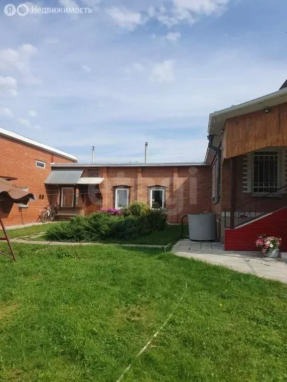 Дом в посёлок Ростовка, 3-я Новая улица (378.4 м) - Фото 1